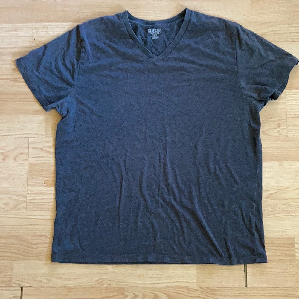Classic v neck T-shirt